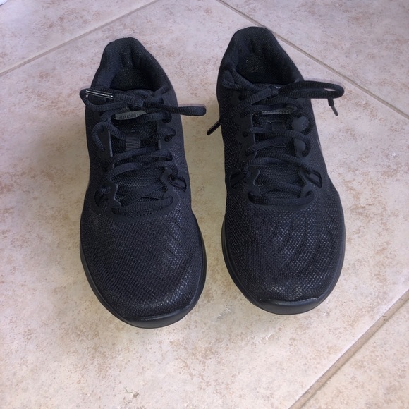 Black Nike’s - Picture 2 of 5